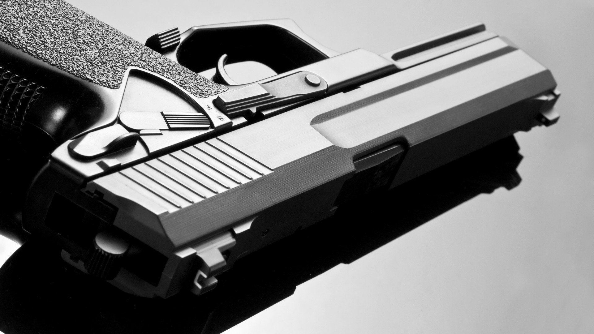 开云体育-布克抢断致胜太阳东部前四稳固，布克36分太阳险胜火箭